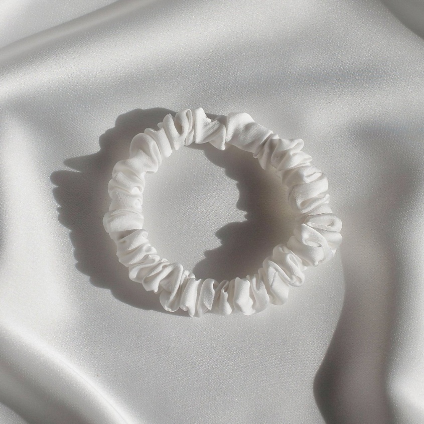 Изображение товара Резинка для волос из искусственного шелка 8 HORAS OF SILK узкая белая