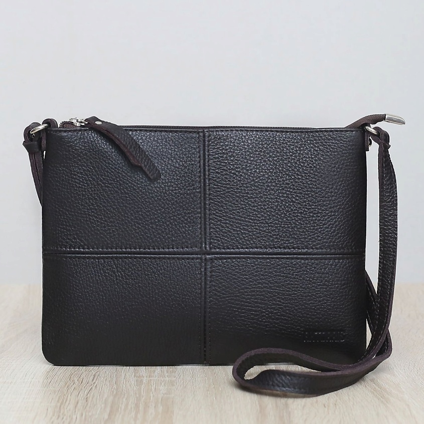 Изображение товара Женская сумка клатч через плечо из натуральной кожи AKTORRIS 19х28х2 см коричневая