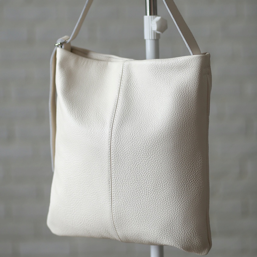 Изображение товара Кожаная сумка шоппер AKTORRIS из натуральной кожи с множеством карманов 37х35х3 см