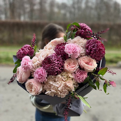 

LE BOUQUET Букет для мамы из гортензий хризантемы пионовидных роз и диантусов, Букет для мамы из гортензий хризантемы пионовидных роз и диантусов