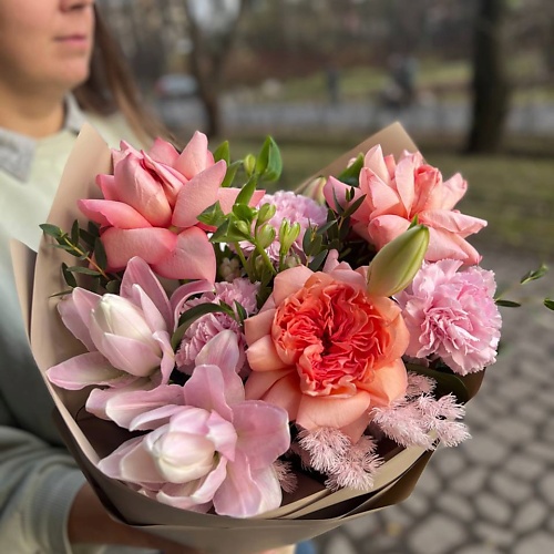 

LE BOUQUET Букет из махровой лилии французских роз диантусов аспарагуса, Букет из махровой лилии французских роз диантусов аспарагуса