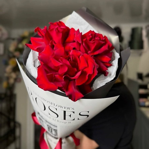

АЗАЛИЯ FLOWERS Букет-комплимент из красных WOW-роз в фирменном оформлении, Букет-комплимент из красных WOW-роз в фирменном оформлении