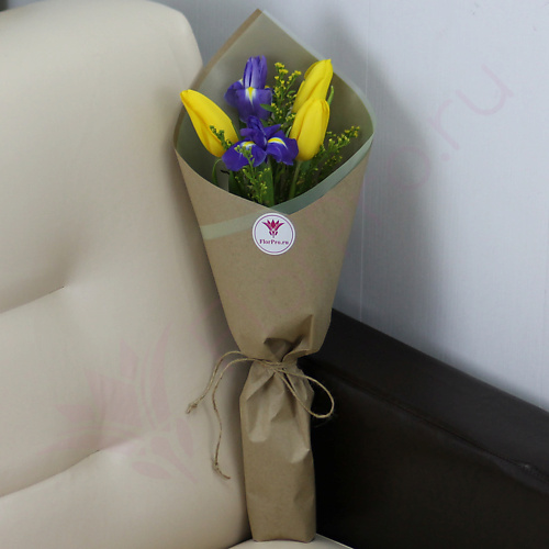 

FLORPRO 3 желтых тюльпана, 2 синих ирис, солидаго, упаковка (мин. заказ 5 шт), 3 желтых тюльпана, 2 синих ирис, солидаго, упаковка (мин. заказ 5 шт)