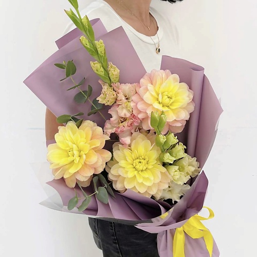 

ЛЭТУАЛЬ FLOWERS Букет из георгин, гладиолусов и эвкалипта, Букет из георгин, гладиолусов и эвкалипта