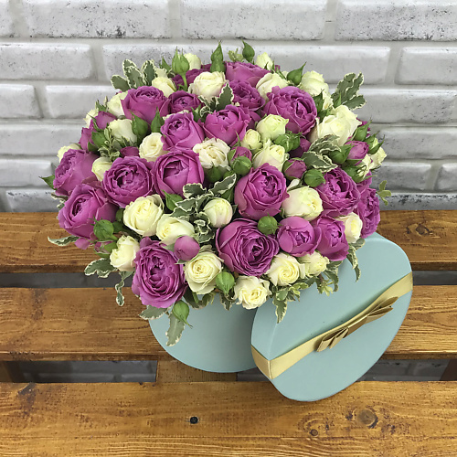 

FLORPRO Белые и розовые пионовидные розы в коробке, Белые и розовые пионовидные розы в коробке