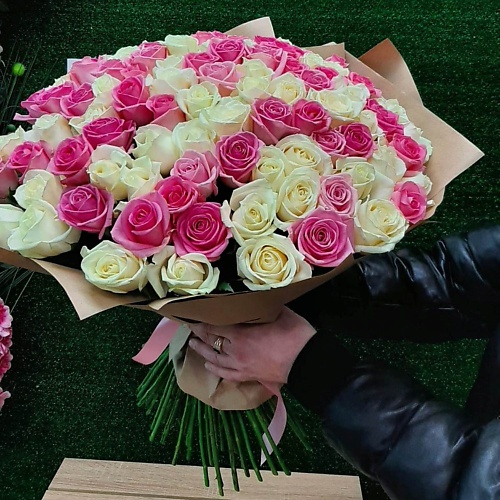 

РОЗЫ УРАЛА 101 розово-белая роза, 101 розово-белая роза