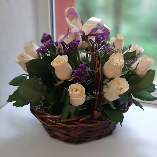 РОЗЫ УРАЛА Корзинка-комплимент из кремовых роз 6790₽