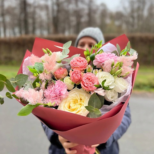 

LE BOUQUET Букет из пионовидных роз альстромерии и веток эвкалипта, Букет из пионовидных роз альстромерии и веток эвкалипта