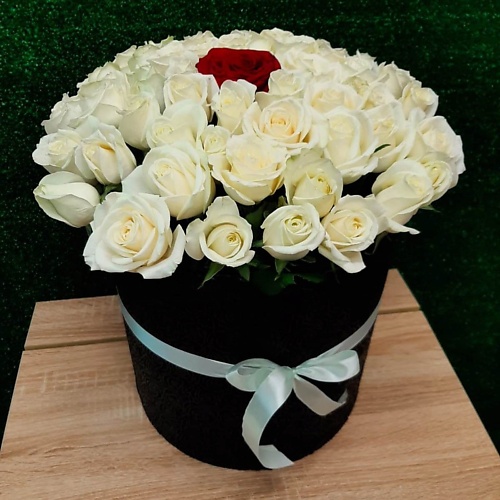 РОЗЫ УРАЛА Коробочка из роз Сказать Люблю 13190₽