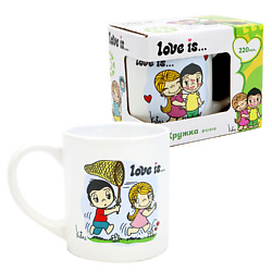 Кружка в подарочной упаковке Love is