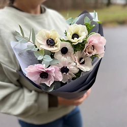 Букет из белых анемонов