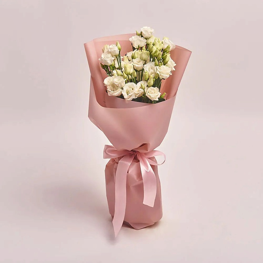 Изображение товара AZALIANOW ЦВЕТЫ. ПОДАРКИ. ДЕКОР Букет из 5 белых лизиантусов в бежевой пленке, Букеты и композиции из живых цветов могут на несколько тонов отличаться от изображений. Часть цвета искажается в зависимости от настроек экрана.