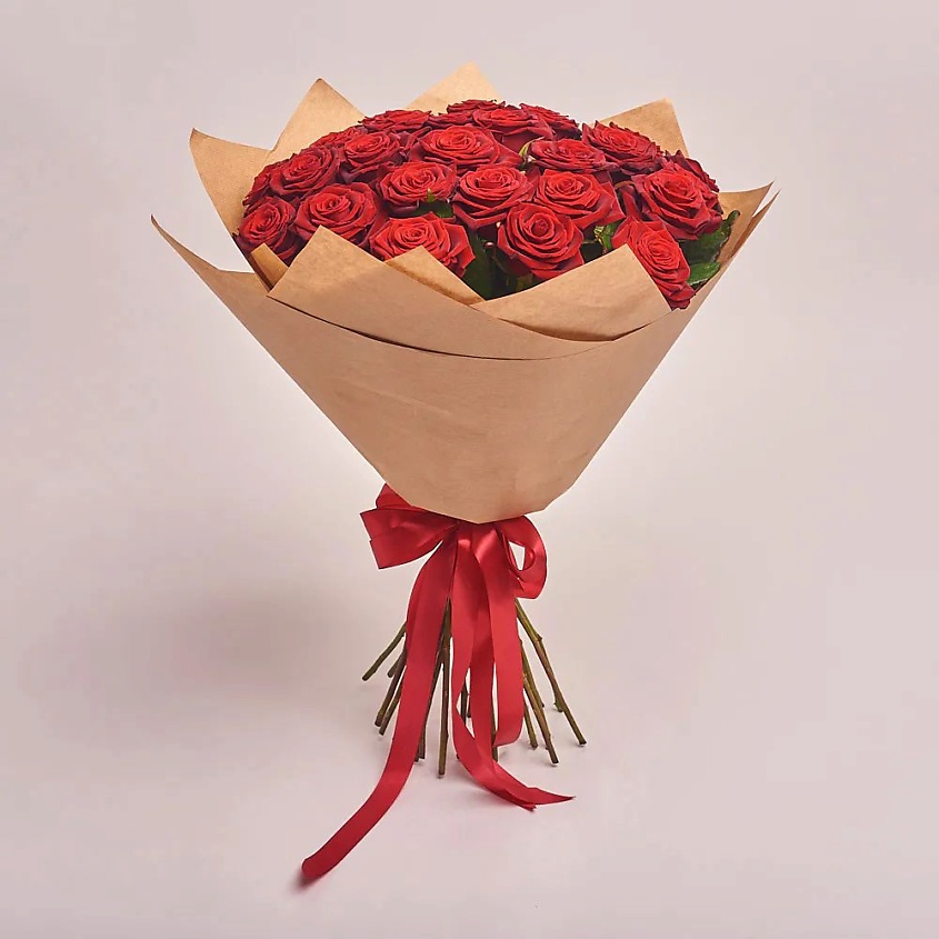 Изображение товара Букет из 25 красных роз Ред Наоми в крафте 50 см подарок