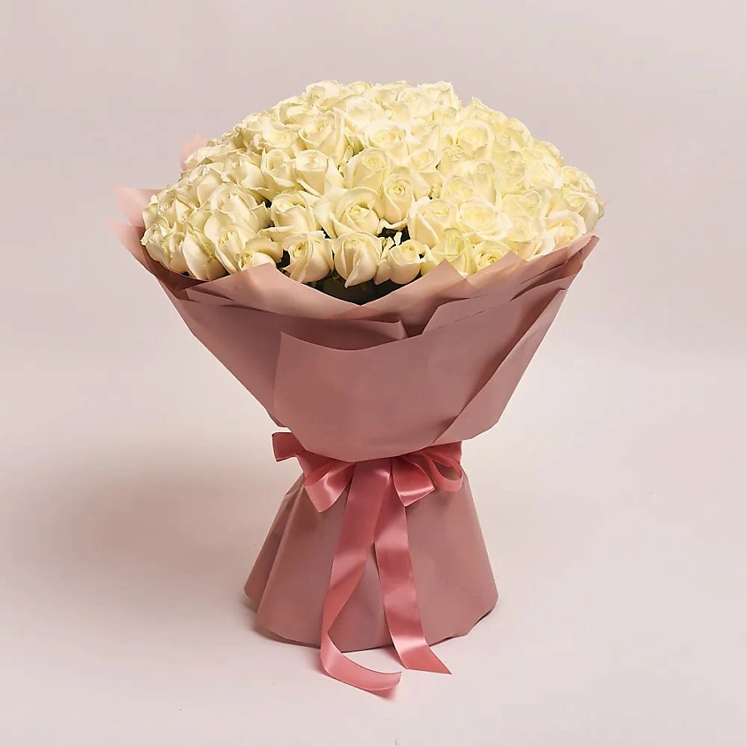Изображение товара Подарочный букет из 101 белой розы в крафте с открыткой и подкормкой