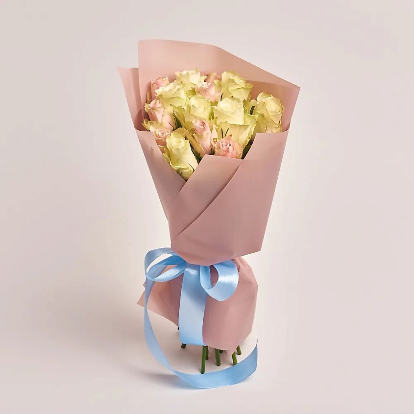 Изображение товара AZALIANOW ЦВЕТЫ. ПОДАРКИ. ДЕКОР Букет из 15 роз микс в кремовой пленке, Букеты и композиции из живых цветов могут на несколько тонов отличаться от изображений. Часть цвета искажается в зависимости от настроек экрана.