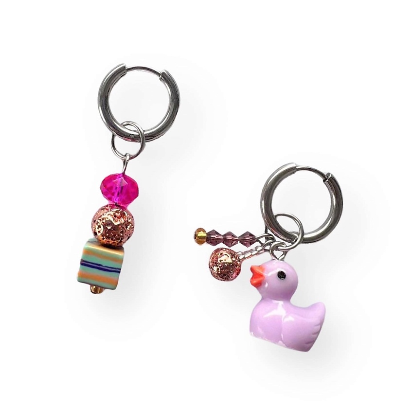 Изображение товара KOKOSHNIKI Ассиметричные серьги с уточкой, цвет: сиреневый