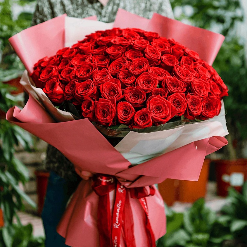 Изображение товара AZALIANOW ЦВЕТЫ. ПОДАРКИ. ДЕКОР Букет для любимой из 101 красной розы 40см, Букеты и композиции из живых цветов могут на несколько тонов отличаться от изображений. Часть цвета искажается в зависимости от настроек экрана.