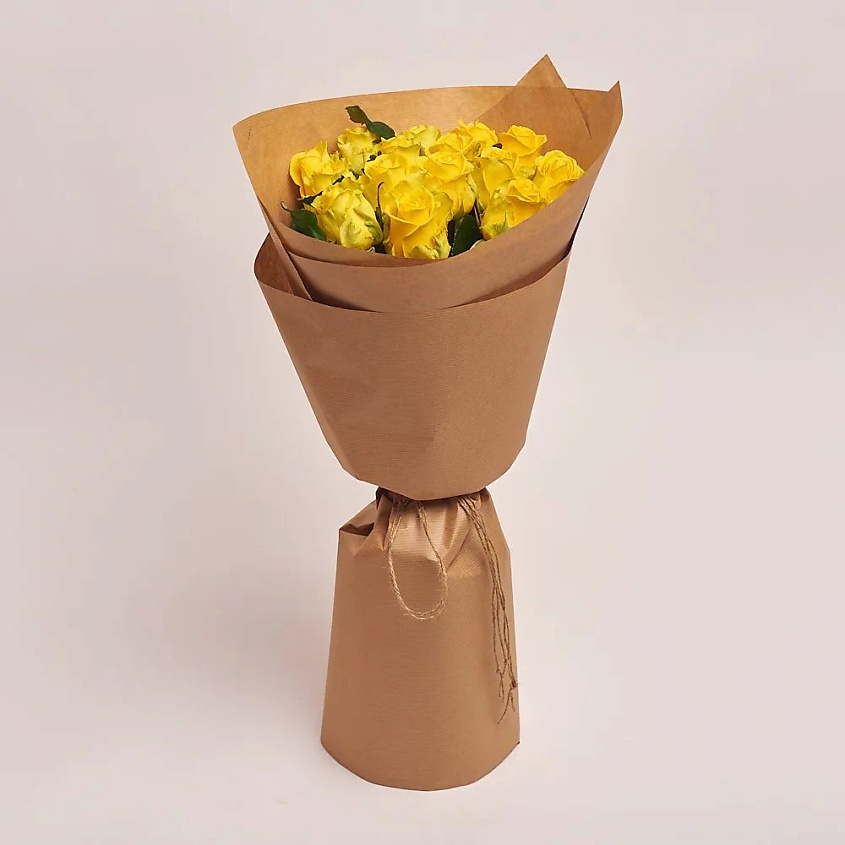 Изображение товара AZALIANOW ЦВЕТЫ. ПОДАРКИ. ДЕКОР Яркий букет из 15 желтых роз в крафт-бумаге, Букеты и композиции из живых цветов могут на несколько тонов отличаться от изображений. Часть цвета искажается в зависимости от настроек экрана.
