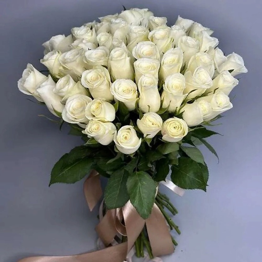 Изображение товара AZALIANOW ЦВЕТЫ. ПОДАРКИ. ДЕКОР Букет из 51 розы, Букеты и композиции из живых цветов могут на несколько тонов отличаться от изображений. Часть цвета искажается в зависимости от настроек экрана.