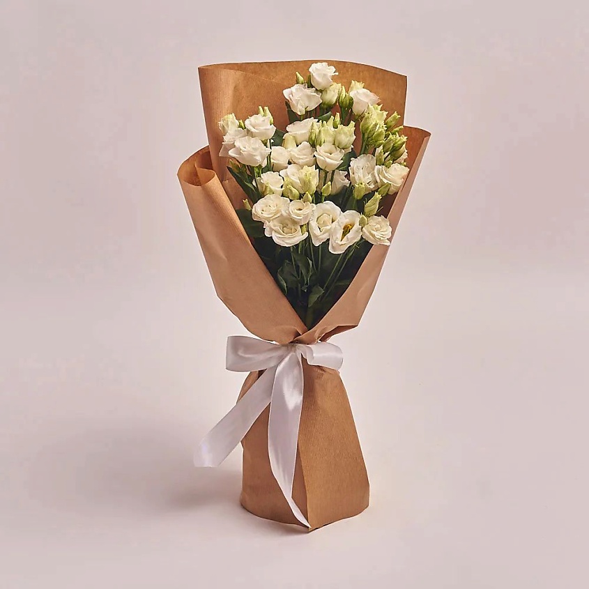 Изображение товара AZALIANOW ЦВЕТЫ. ПОДАРКИ. ДЕКОР Букет из 5 белых лизиантусов в крафт-бумаге, Букеты и композиции из живых цветов могут на несколько тонов отличаться от изображений. Часть цвета искажается в зависимости от настроек экрана.