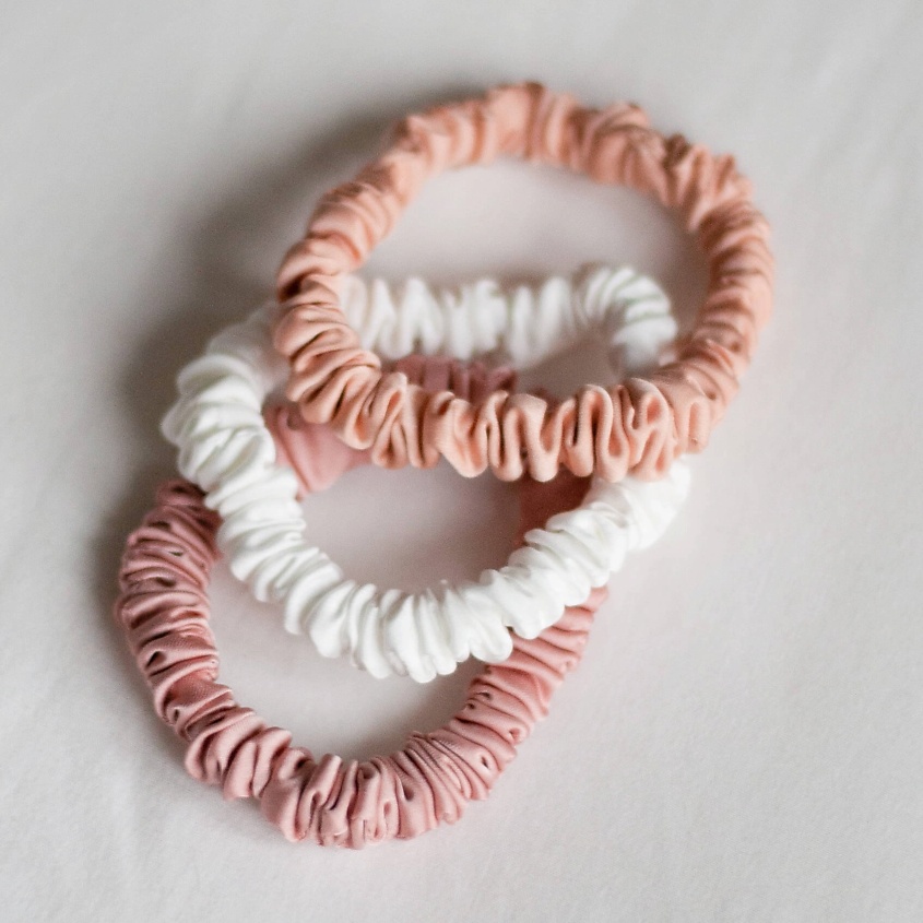 Изображение товара Набор из 3 резинок из искусственного шелка 8 HORAS of silk для волос Белый