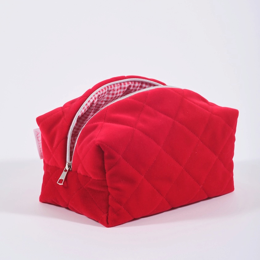 Изображение товара Бархатная косметичка ADELE FOR YOU красная для хранения косметики и аксессуаров