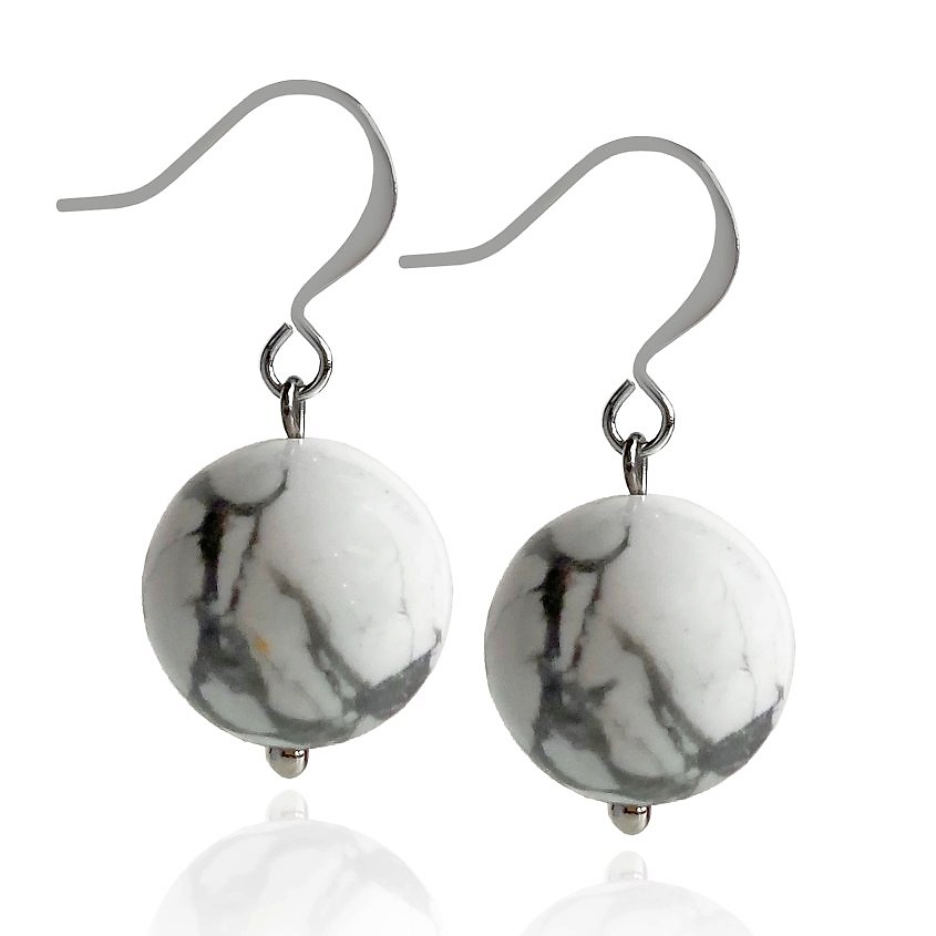 Изображение товара Серьги короткие из натурального кахолонга с серебряной швензой белого цвета