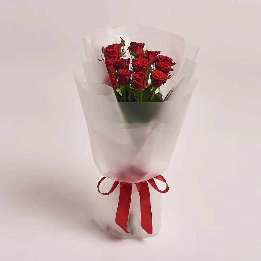 Изображение товара AZALIANOW ЦВЕТЫ. ПОДАРКИ. ДЕКОР Букет из 15 красных роз в матовой упаковке, Букеты и композиции из живых цветов могут на несколько тонов отличаться от изображений. Часть цвета искажается в зависимости от настроек экрана.