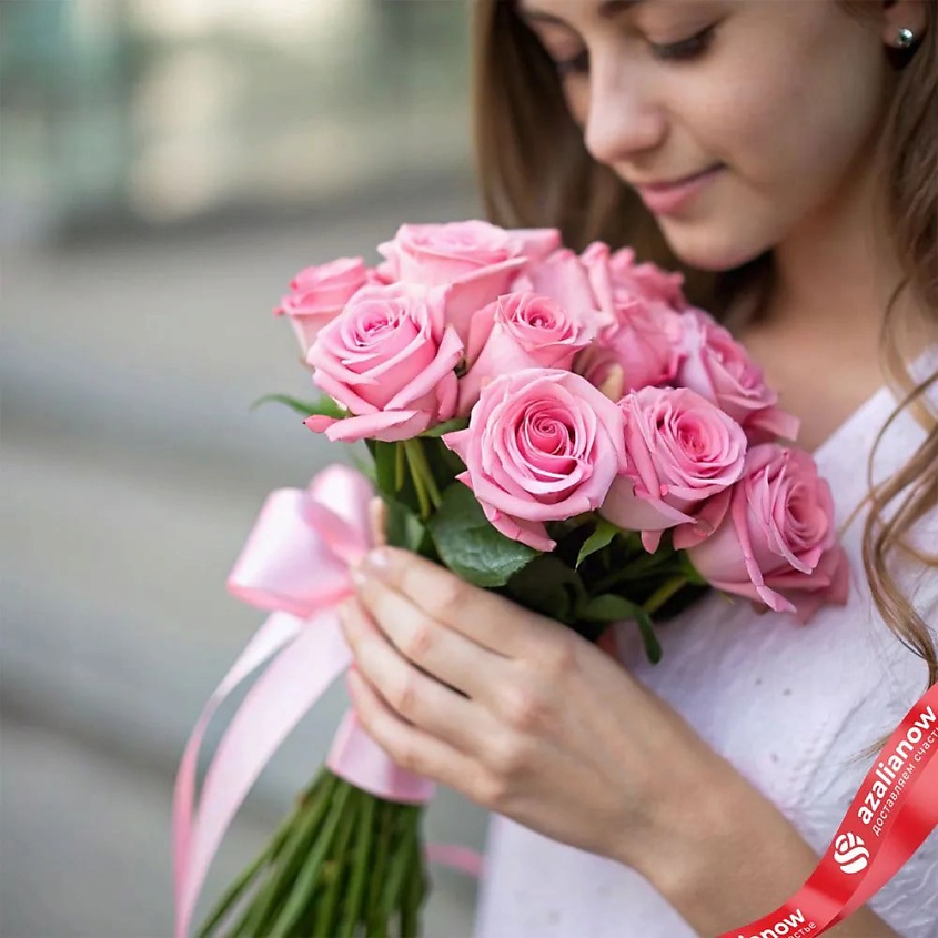 Изображение товара AZALIANOW ЦВЕТЫ. ПОДАРКИ. ДЕКОР Нежный букет из 9 розовых роз «Барби», Букеты и композиции из живых цветов могут на несколько тонов отличаться от изображений. Часть цвета искажается в зависимости от настроек экрана.