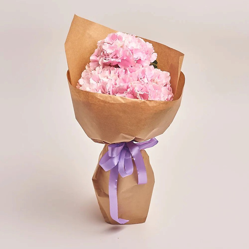 Изображение товара AZALIANOW ЦВЕТЫ. ПОДАРКИ. ДЕКОР Букет из 3 розовых гортензий в крафт-бумаге, Букеты и композиции из живых цветов могут на несколько тонов отличаться от изображений. Часть цвета искажается в зависимости от настроек экрана.