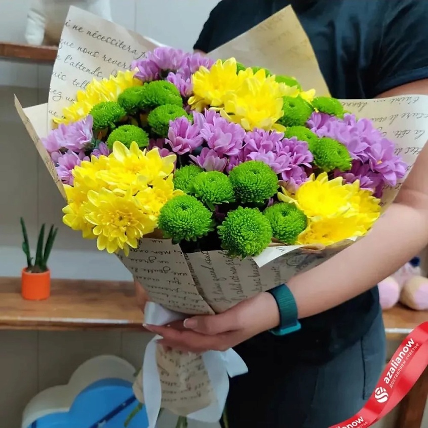 Изображение товара AZALIANOW ЦВЕТЫ. ПОДАРКИ. ДЕКОР Букет из 13 кустовых хризантем, Букеты и композиции из живых цветов могут на несколько тонов отличаться от изображений. Часть цвета искажается в зависимости от настроек экрана.