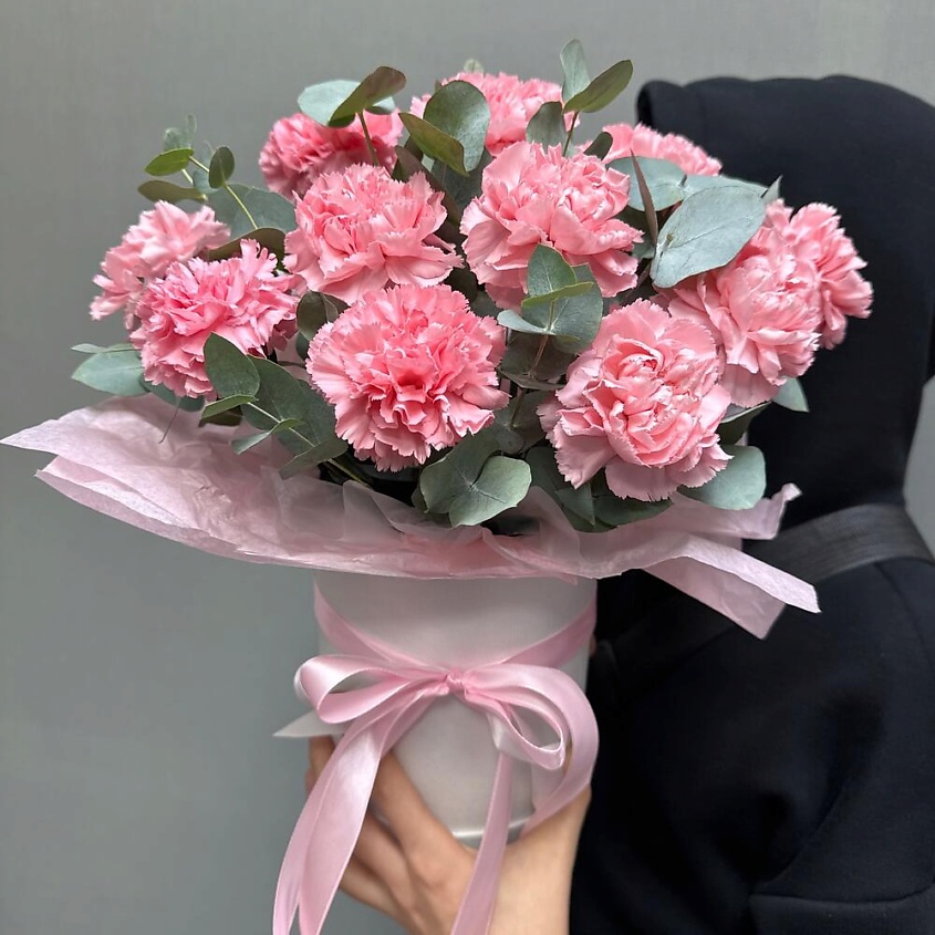 Изображение товара Подарочный букет PARTY DAY с диантусом и эвкалиптом в шляпной коробке