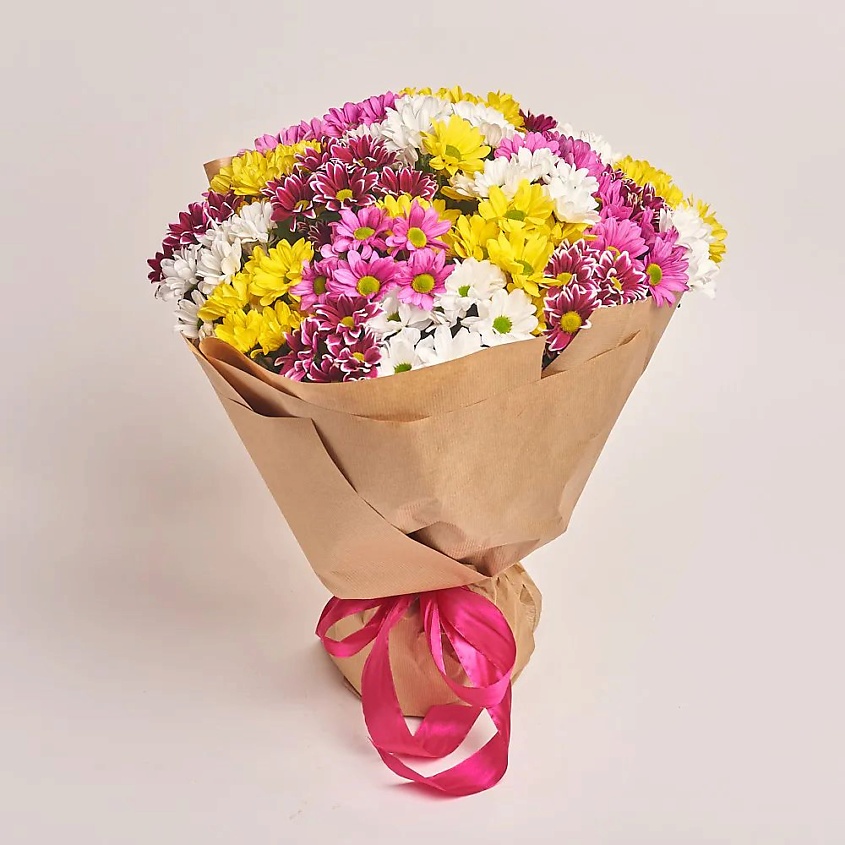 Изображение товара Яркий букет из 25 разноцветных кустовых хризантем в крафт-бумаге для подарка и декора