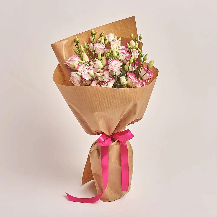 Изображение товара Букет из 11 бело-розовых лизиантусов в крафт-бумаге