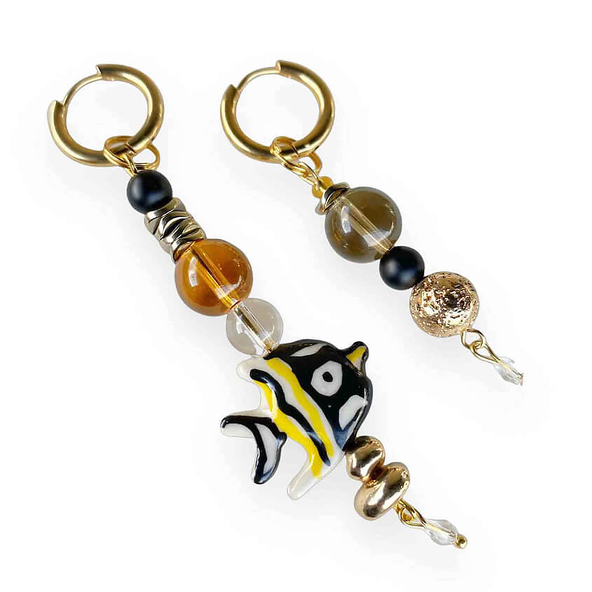 Изображение товара KOKOSHNIKI Длинные висячие серьги с полосатой рыбкой муранское стекло, цвет: Бежевый