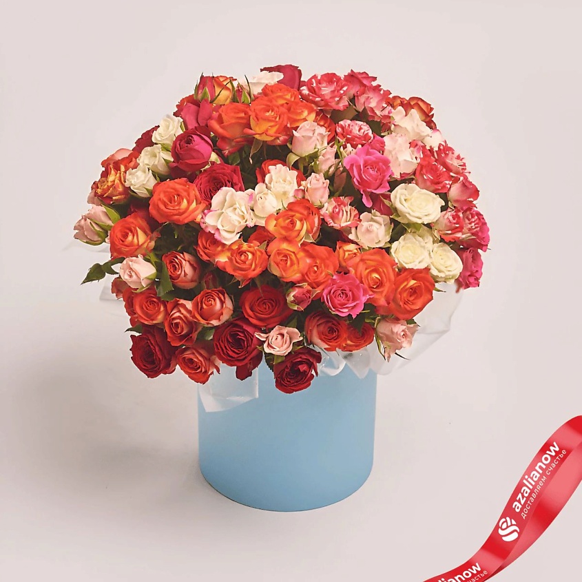 Изображение товара Букет из 25 кустовых роз в коробке с аксессуарами для подарка