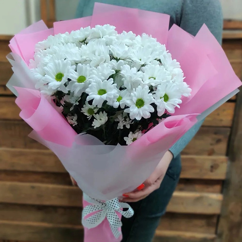 Изображение товара Букет из 9 белых хризантем в упаковке с подарком inklusive доставка