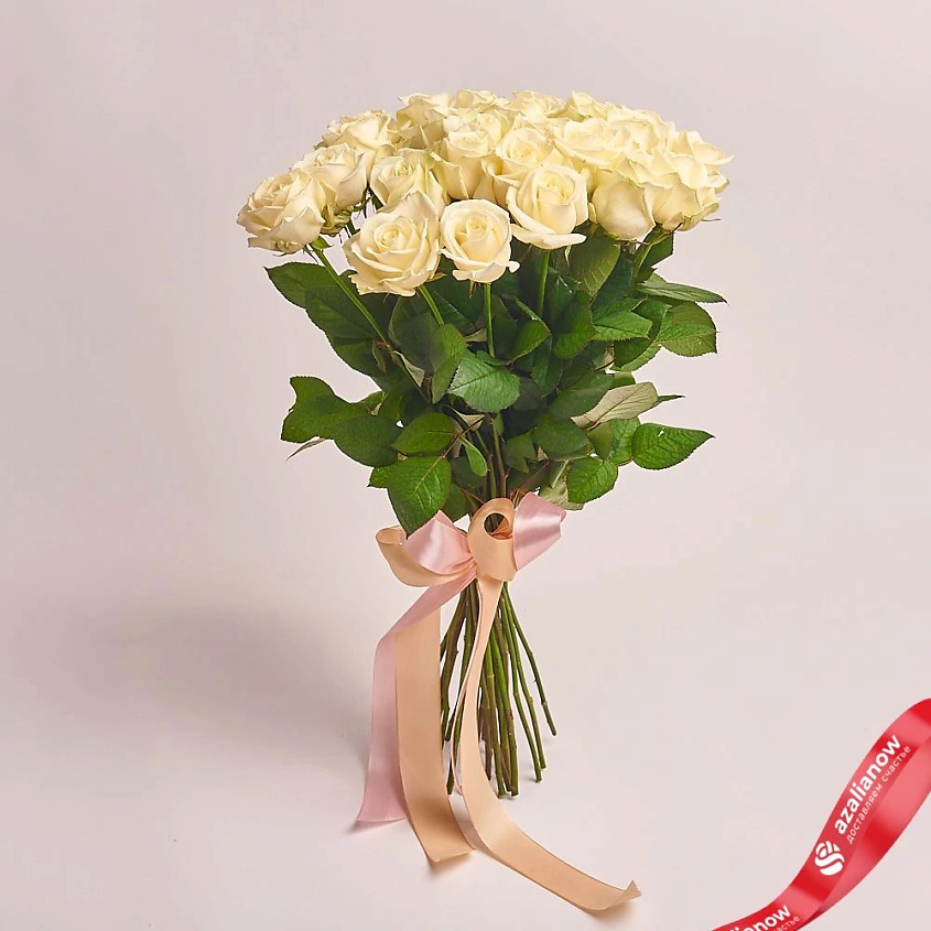 Изображение товара Букет из 25 белых роз высотой 40 см для подарка и украшения интерьера