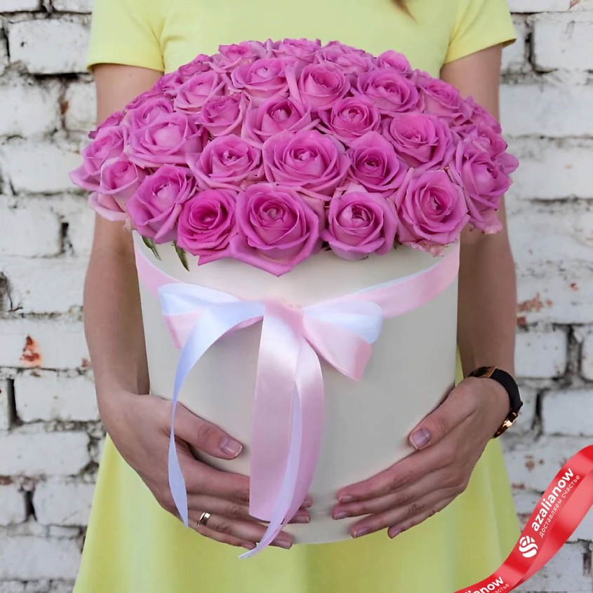 Изображение товара Букет из 51 розовой розы в шляпной коробке - стильный и свежий презент