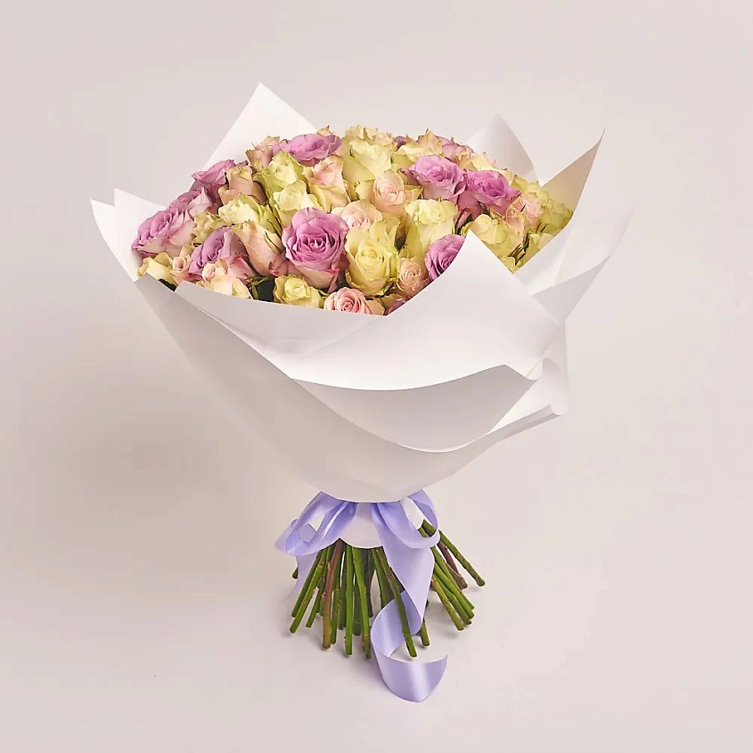 Изображение товара AZALIANOW ЦВЕТЫ. ПОДАРКИ. ДЕКОР Букет из 51 разноцветной розы в белой пленке, Букеты и композиции из живых цветов могут на несколько тонов отличаться от изображений. Часть цвета искажается в зависимости от настроек экрана.