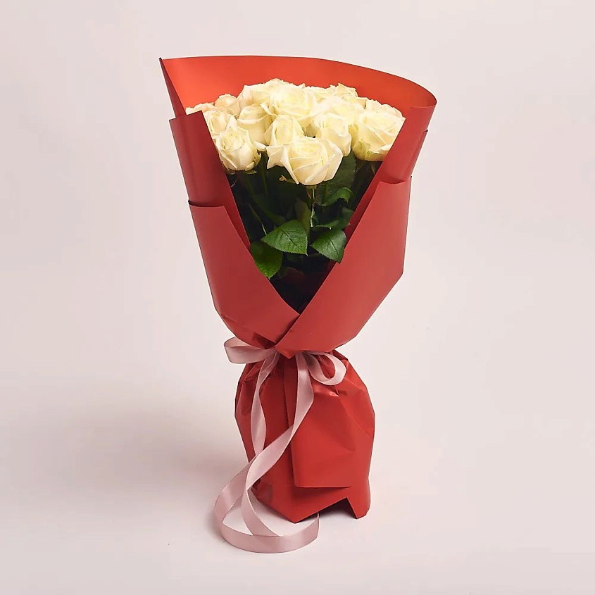 Изображение товара AZALIANOW ЦВЕТЫ. ПОДАРКИ. ДЕКОР Букет из 19 белых роз 50 см в оранжевой бумаге, Букеты и композиции из живых цветов могут на несколько тонов отличаться от изображений. Часть цвета искажается в зависимости от настроек экрана.