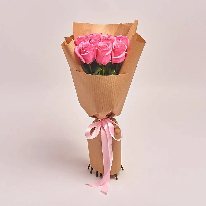 Изображение товара AZALIANOW ЦВЕТЫ. ПОДАРКИ. ДЕКОР Изящный букет из 11 розовых роз 40 см в крафте, Букеты и композиции из живых цветов могут на несколько тонов отличаться от изображений. Часть цвета искажается в зависимости от настроек экрана.