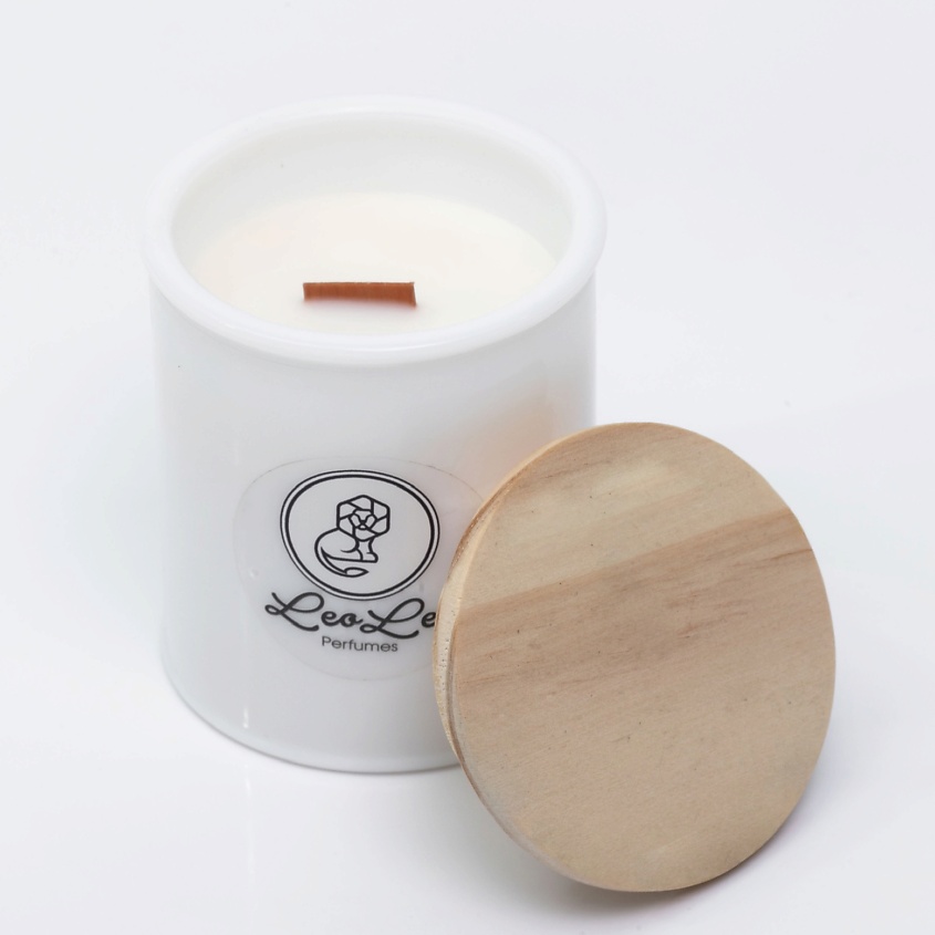 Изображение товара Ароматическая свеча You sea? 140 мл с ароматом морского бриза и цитрусовых