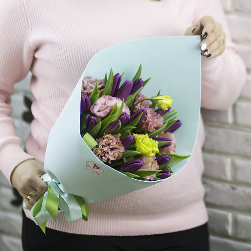 

FLORPRO 15 фиолетовых тюльпанов с эустомой, 15 фиолетовых тюльпанов с эустомой