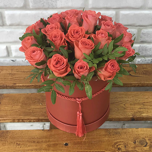 

FLORPRO 25 коралловых роз в коробке, 25 коралловых роз в коробке
