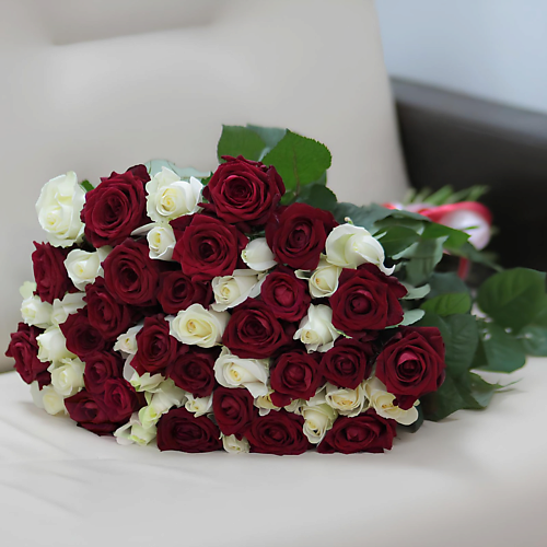 

FLORPRO 51 роза красная и белая роза 40 см, 51 роза красная и белая роза 40 см