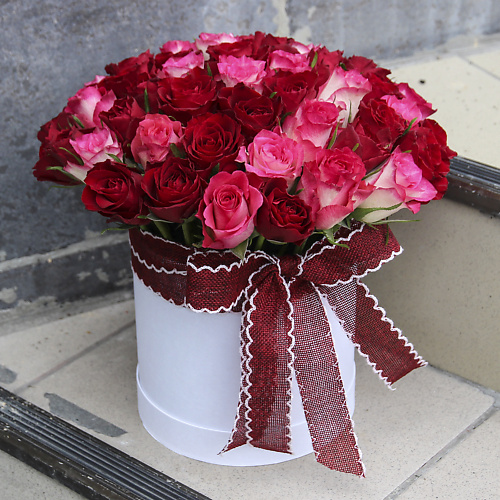 

FLORPRO 51 роза микс в коробке №2 (Кения), 51 роза микс в коробке №2 (Кения)