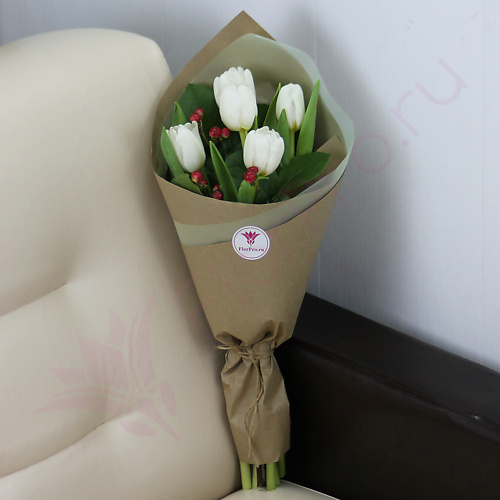 

FLORPRO 5 белых тюльпанов, гиперикум, упаковка, 5 белых тюльпанов, гиперикум, упаковка