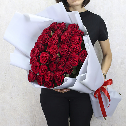 

FLORPRO 35 красных роз "Ред Наоми" 80 см в дизайнерской упаковке, 35 красных роз "Ред Наоми" 80 см в дизайнерской упаковке
