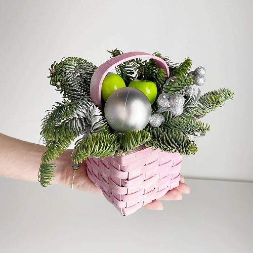 

ЛЭТУАЛЬ FLOWERS Новогодняя композиция "Корзинка с подарками", Новогодняя композиция "Корзинка с подарками"